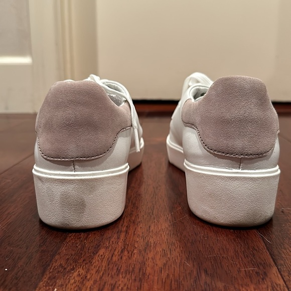 Naturalizer Sneakers - Size 8 Wide - Picture 2 of 11